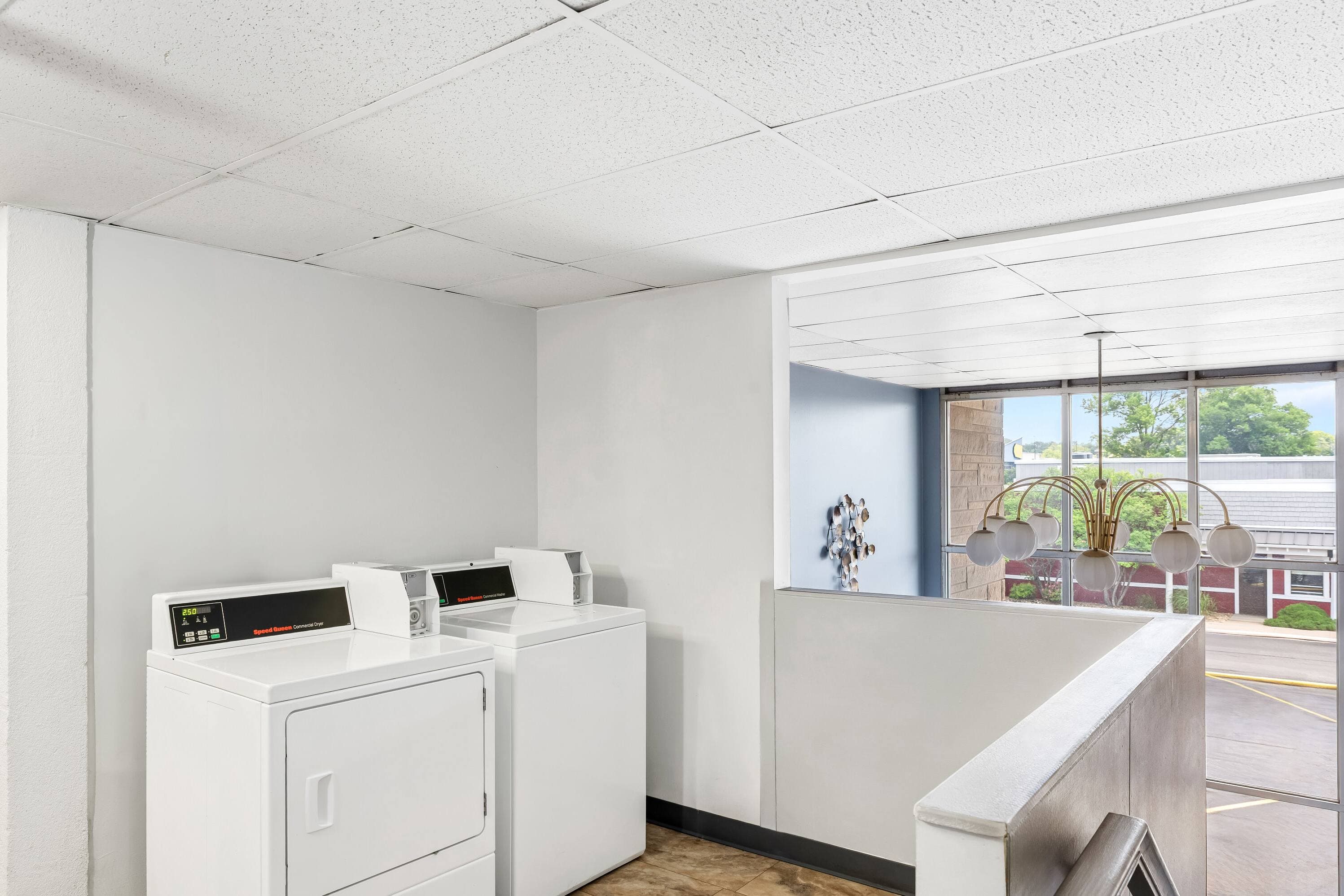 Travelodge by Wyndham Bloomington