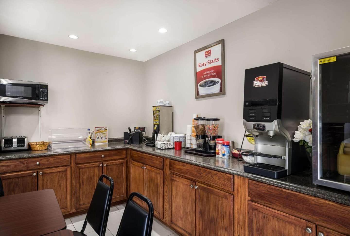 Econo Lodge Inn & Suites Canandaigua - Fingers Lake Area