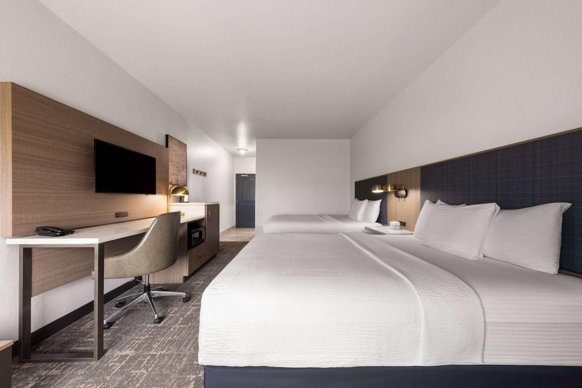 La Quinta Inn & Suites by Wyndham Ft. Worth - Forest Hill TX