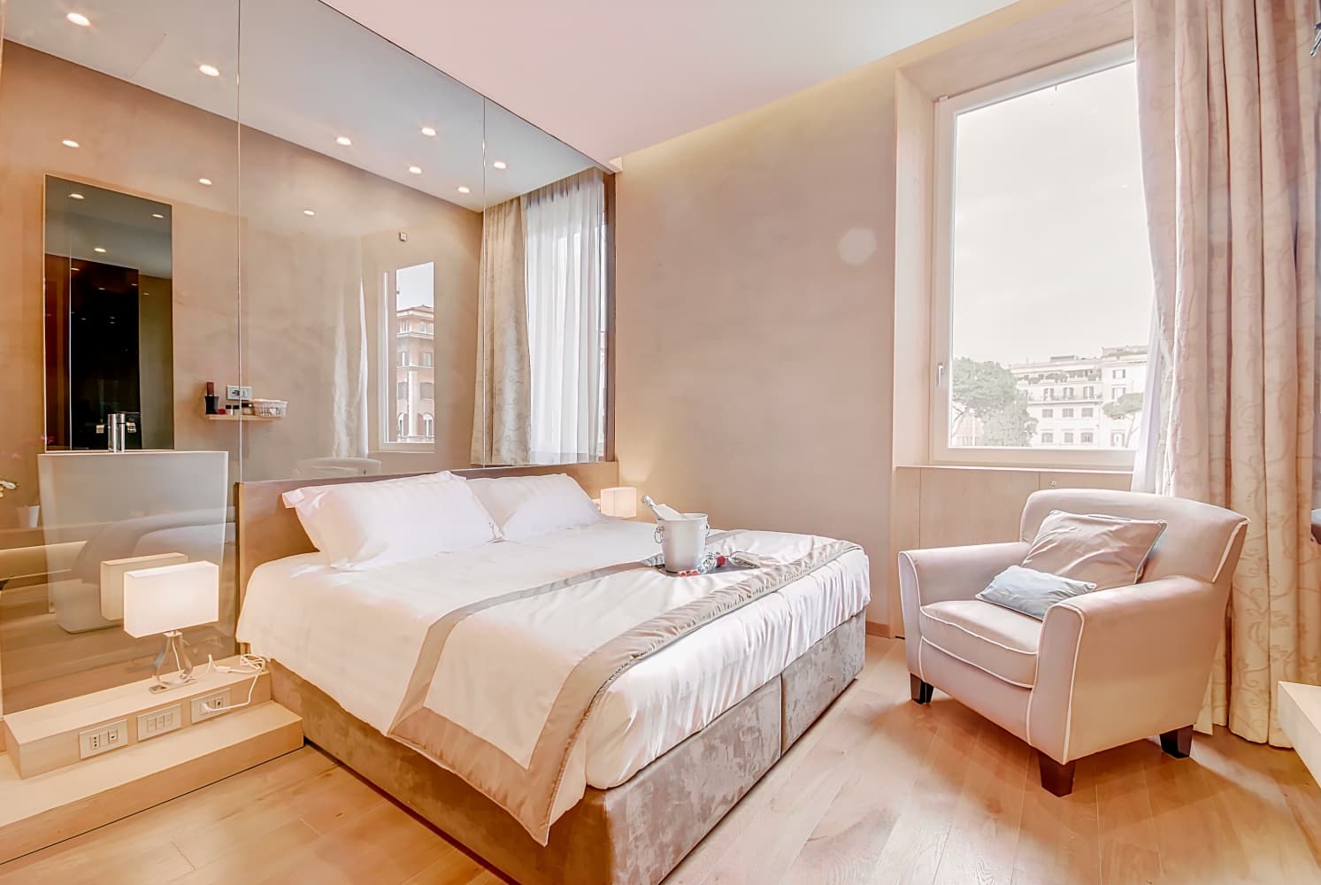 Sun Suite Luxury Pantheon