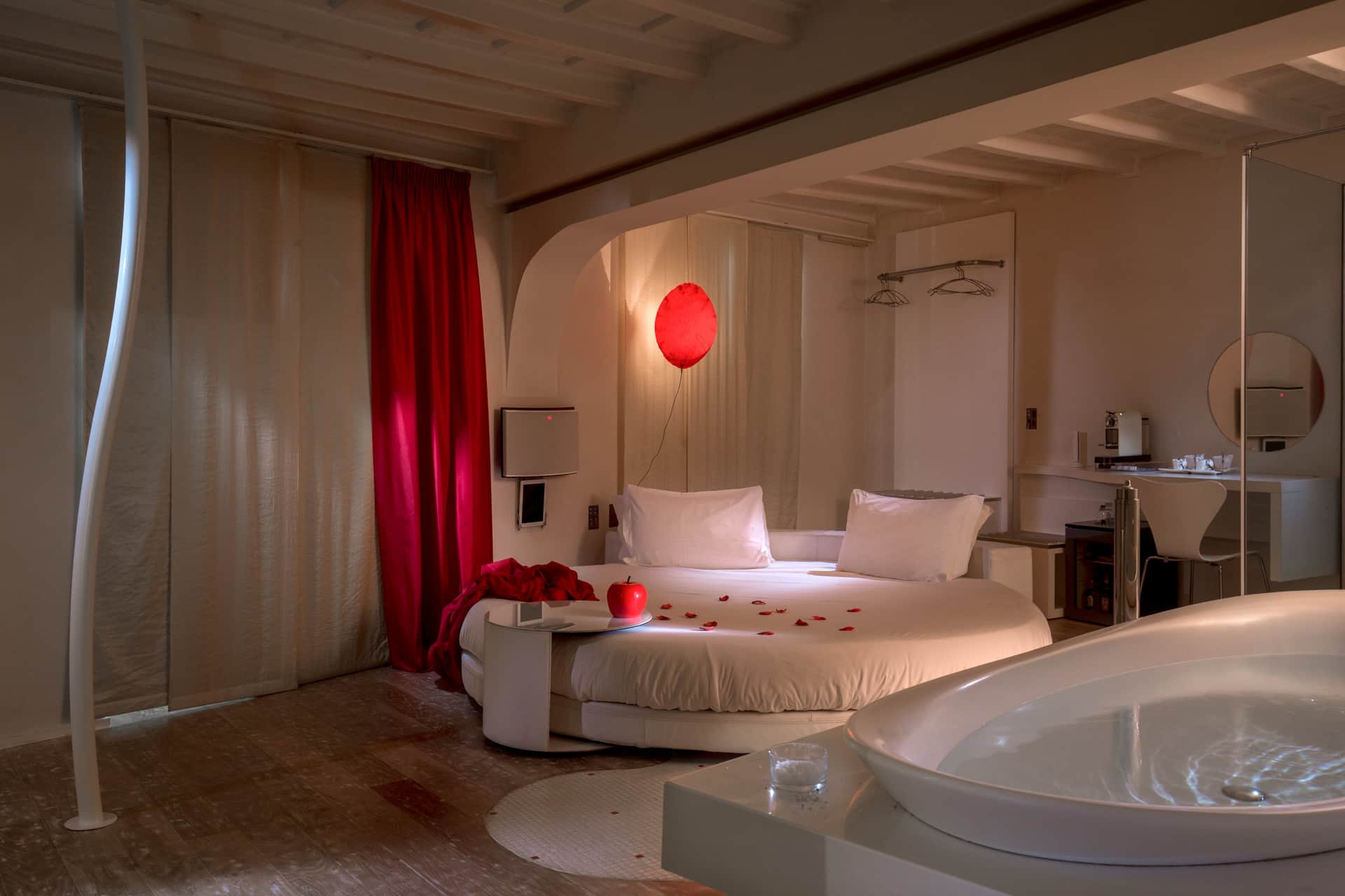 Suite Sistina For Brave Lovers